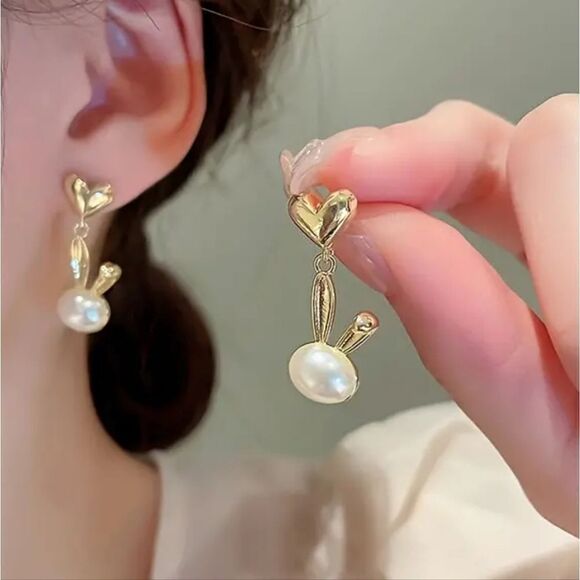 BUNNY RABBIT STUD EARRINGS WITH GOLD HEART - Picture 1 of 4